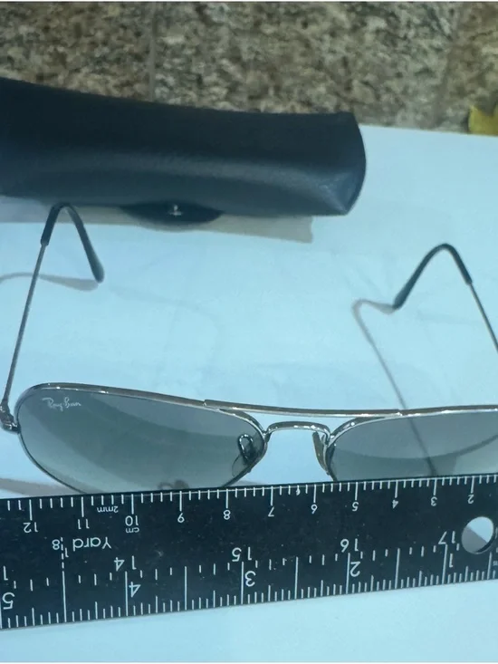 Ray-Ban Gold Aviator Sunglasses with case included😎😎😎 - Picture 3 of 5